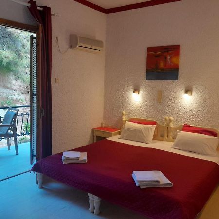Artemis Rooms Agia Marina  Exterior foto