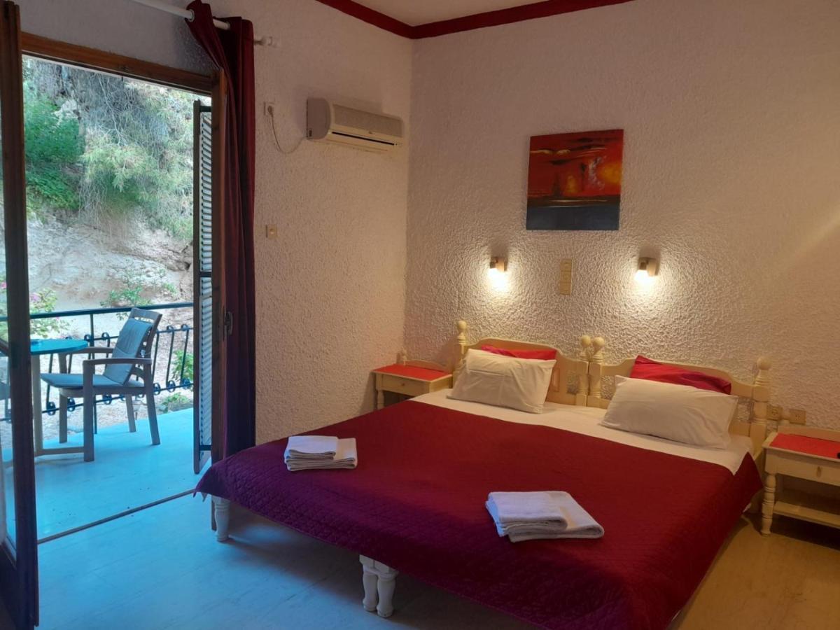 Artemis Rooms Agia Marina  Exterior foto