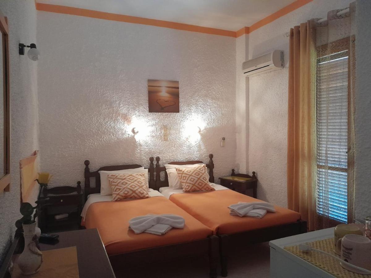 Artemis Rooms Agia Marina  Exterior foto