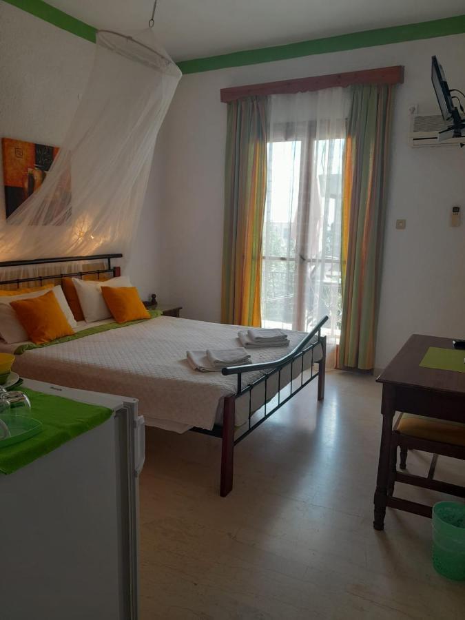 Artemis Rooms Agia Marina  Exterior foto