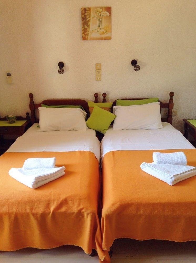 Artemis Rooms Agia Marina  Exterior foto