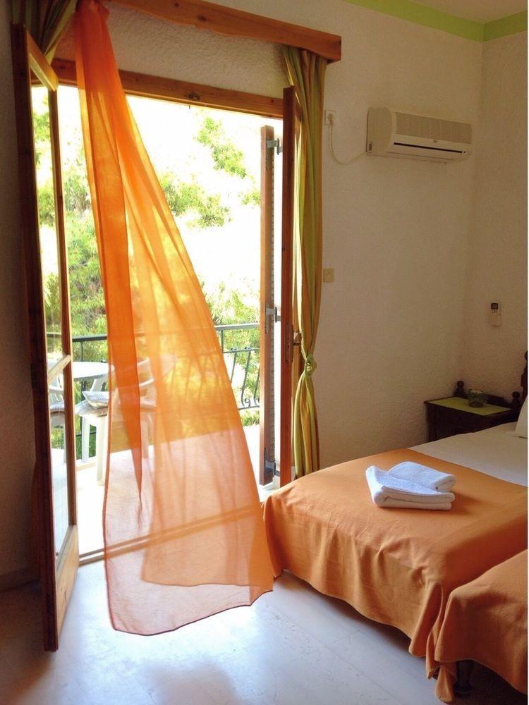 Artemis Rooms Agia Marina  Exterior foto