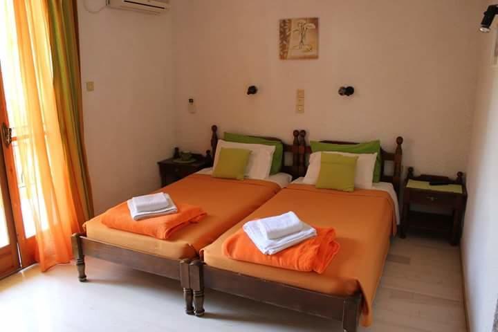 Artemis Rooms Agia Marina  Exterior foto