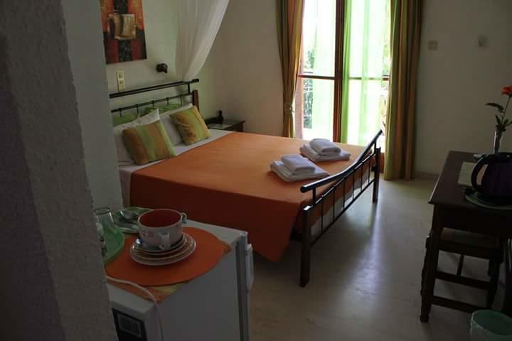 Artemis Rooms Agia Marina  Exterior foto